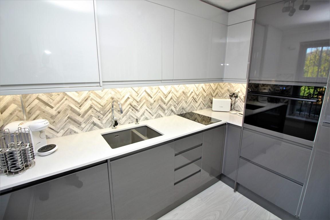 2 bed property in Bryant Place, Reading